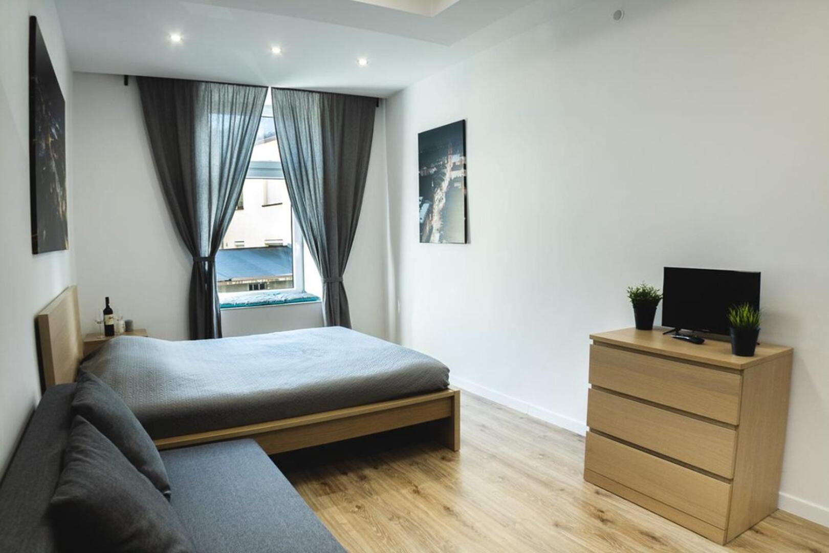 Magic Place Parking, Air Conditioning, Self Check In Apartment